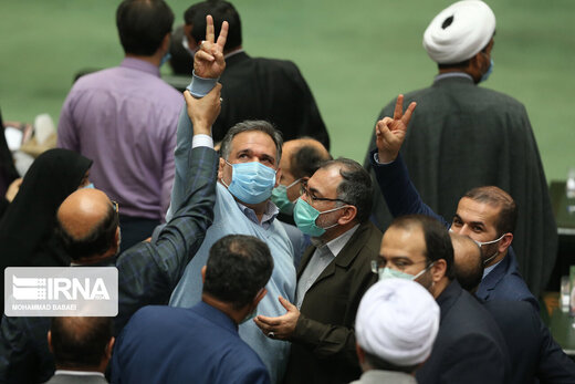 چرا هیات رئیسه مجلس اعلام می کند طرح شفافیت آرای نمایندگان به دستش نرسیده؟! چرا هیات رئیسه مجلس اعلام می کند طرح شفافیت آرای نمایندگان به دستش نرسیده؟!