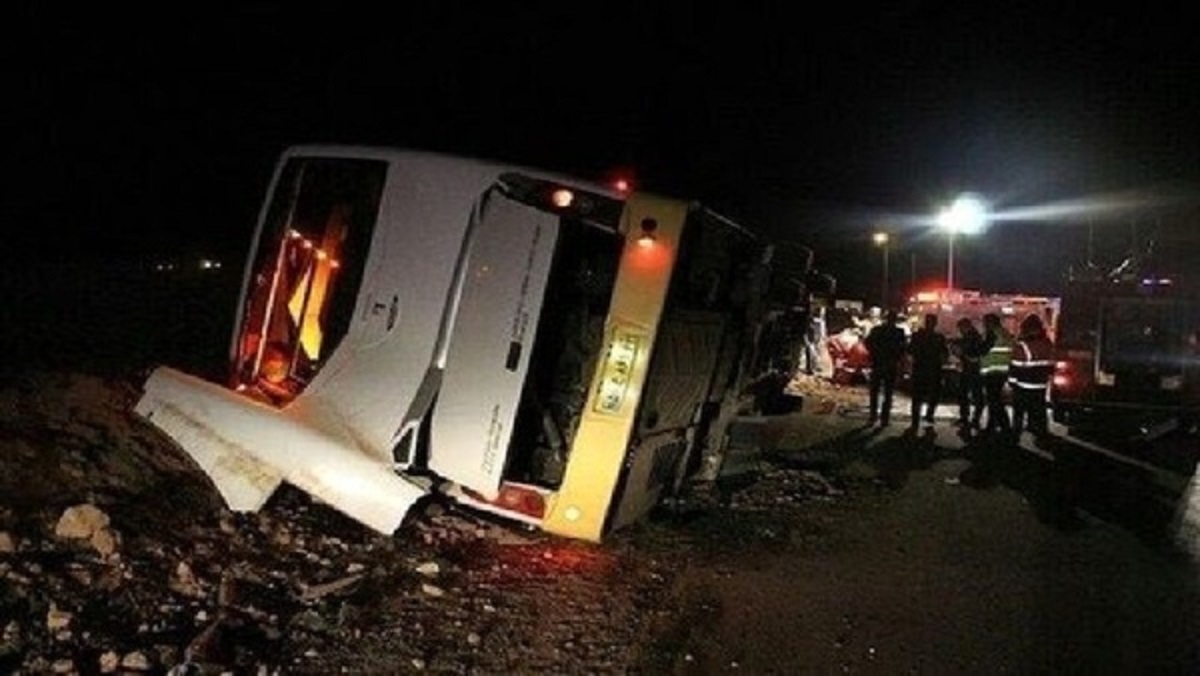 واژگونی یک اتوبوس در مشهد ۲۵ مصدوم بر جای گذاشت واژگونی یک اتوبوس در مشهد ۲۵ مصدوم بر جای گذاشت