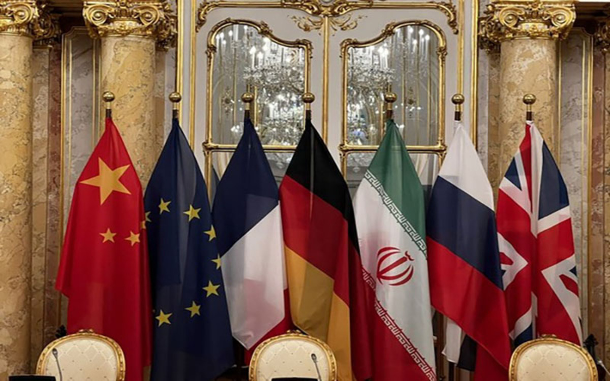 زدودن گردوخاک از پوشه برجام زدودن گردوخاک از پوشه برجام