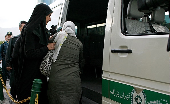 از بدحجاب ها باید جریمه نقدی بگیریم/ احتمالا از خارج پول می گیرند تا بدون حجاب سوار موتور شوند/ دولت روحانی مخالف گشت ارشاد بود/ لباس زیر باید با لباس رو باشد از بدحجاب ها باید جریمه نقدی بگیریم/ احتمالا از خارج پول می گیرند تا بدون حجاب سوار موتور شوند/ دولت روحانی مخالف گشت ارشاد بود/ لباس زیر باید با لباس رو باشد