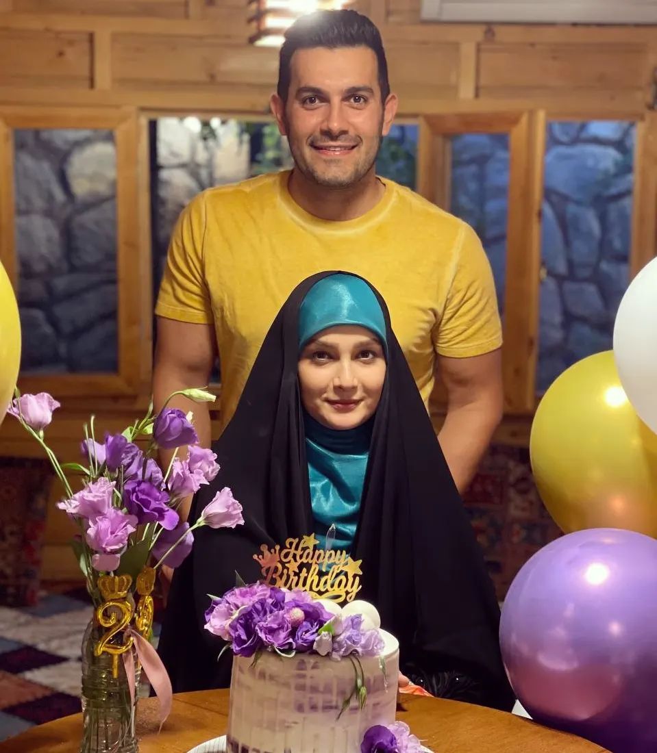 جشن تولد خانم مجری در کنار همسرش با تم بنفش/عکس جشن تولد خانم مجری در کنار همسرش با تم بنفش/عکس