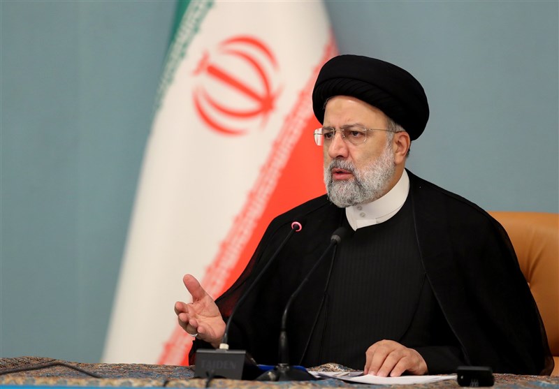 واکنش رئیسی به أخذ ویزا برای ادامه تحصیل فرزند یکی از معاونین وزرا: «اگر فرزند رفت، پدر هم برود!» واکنش رئیسی به أخذ ویزا برای ادامه تحصیل فرزند یکی از معاونین وزرا: «اگر فرزند رفت، پدر هم برود!»