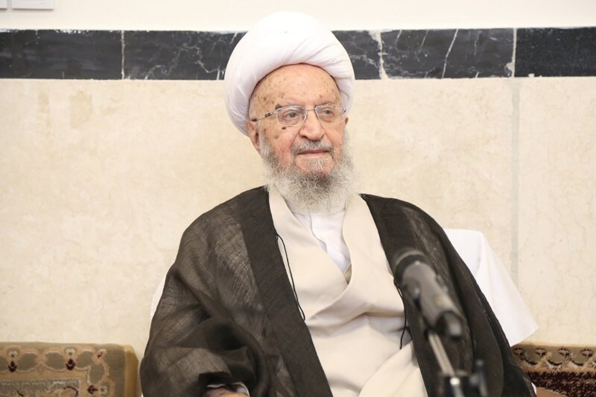 آیت الله مکارم: حاکم شرع میتواند بی حجابان را جریمه نقدی کند آیت الله مکارم: حاکم شرع میتواند بی حجابان را جریمه نقدی کند