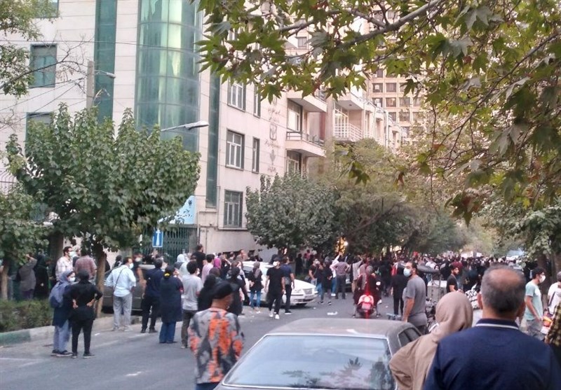 حواشی درگذشت مهسا امینی/ تجمعات پراکنده در برخی نقاط تهران حواشی درگذشت مهسا امینی/ تجمعات پراکنده در برخی نقاط تهران