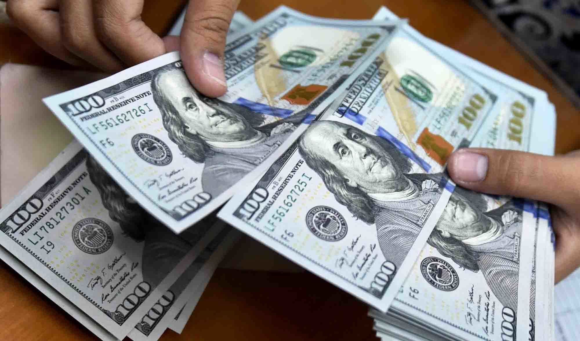 اینفوگرافی| قیمت دلار از ابتدای انقلاب تاکنون