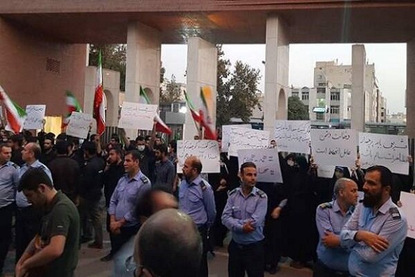 روزهای داغ دانشگاه در پاییز روزهای داغ دانشگاه در پاییز