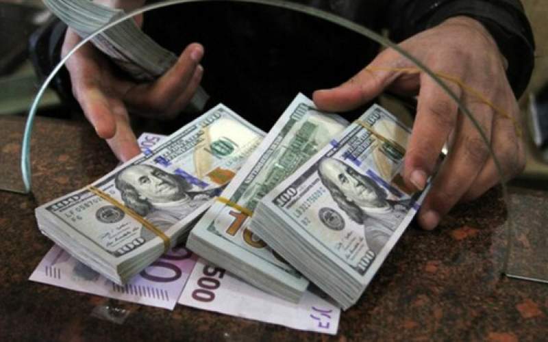 ۳۵ درصد ارز کشور صرف قاچاق و خروج سرمایه میشود ۳۵ درصد ارز کشور صرف قاچاق و خروج سرمایه میشود