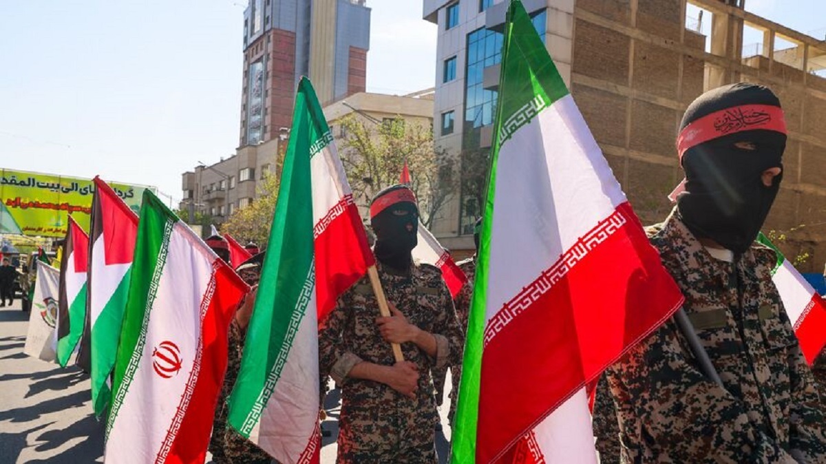دوراهی ایران بین ضربه زدن به اسرائیل یا اجتناب از جنگ تمام عیار دوراهی ایران بین ضربه زدن به اسرائیل یا اجتناب از جنگ تمام عیار