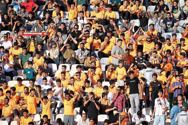 اولین بازی فصل تراکتور با حضور زنان اولین بازی فصل تراکتور با حضور زنان