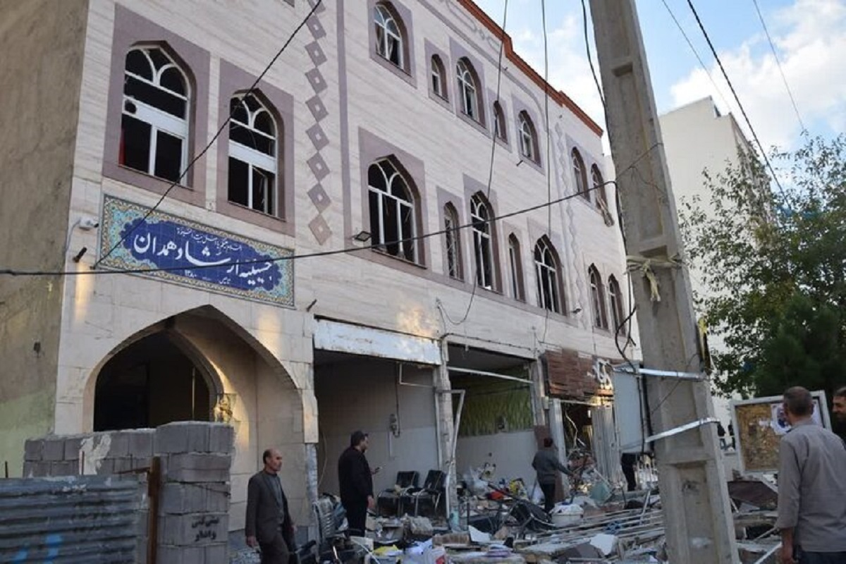 انفجار بر اثر نشت گاز در حسینیه ارشاد همدان / شیشه منازل اطراف شکست و برق محله قطع شد انفجار بر اثر نشت گاز در حسینیه ارشاد همدان / شیشه منازل اطراف شکست و برق محله قطع شد