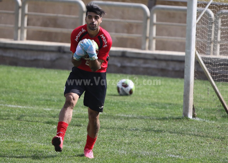 مهدی طارمی با دستکش دروازهبانی در پرسپولیس مهدی طارمی با دستکش دروازهبانی در پرسپولیس