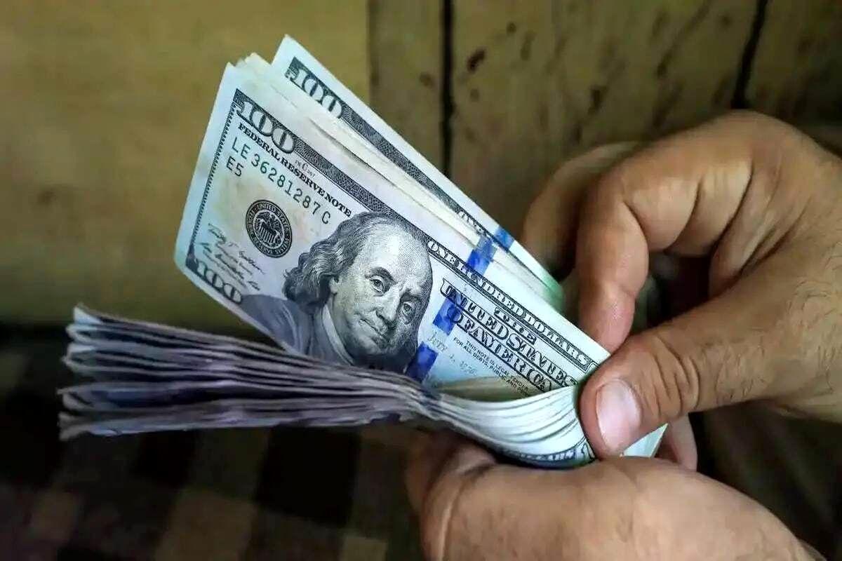 دلار تهران هسته ای شد، دلار از ۷۰ هزار تومان گذشت دلار تهران هسته ای شد، دلار از ۷۰ هزار تومان گذشت