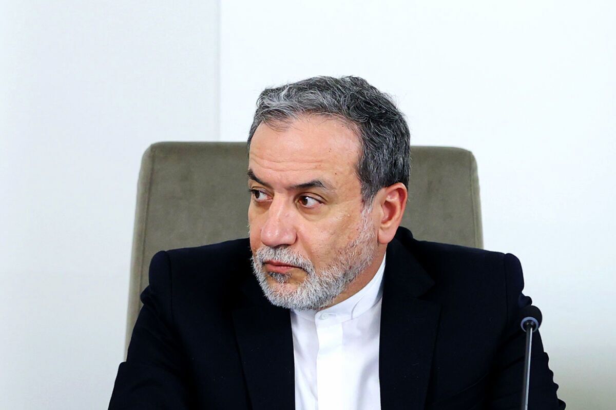 تقدیر عراقچی از نیروهای مسلح برای دفاع از ایران تقدیر عراقچی از نیروهای مسلح برای دفاع از ایران