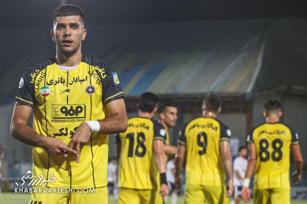 مانع بزرگ سپاهان مقابل پرسپولیس مانع بزرگ سپاهان مقابل پرسپولیس