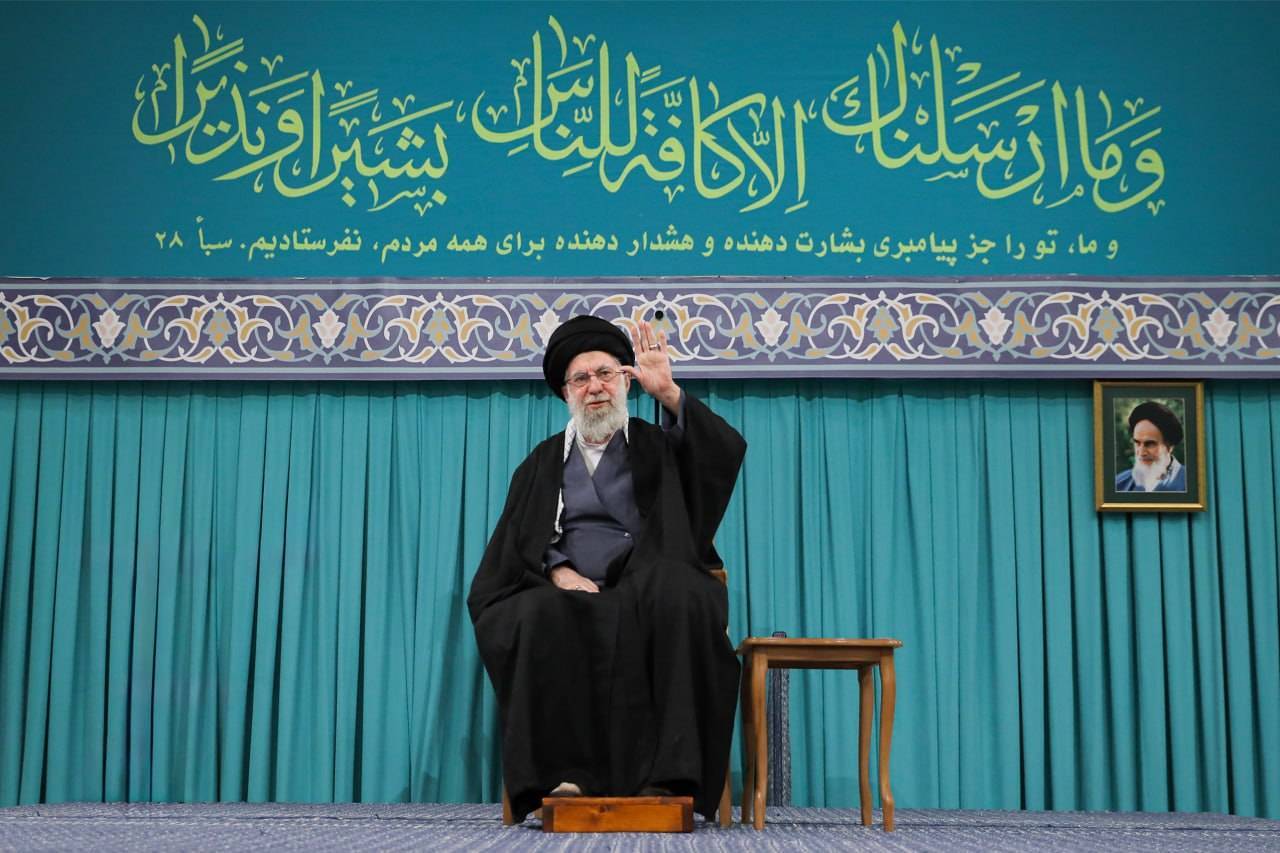 چه شعارهایی در مراسم بدرقه رهبر شهید در تهران گفته شد؟ چه شعارهایی در مراسم بدرقه رهبر شهید در تهران گفته شد؟