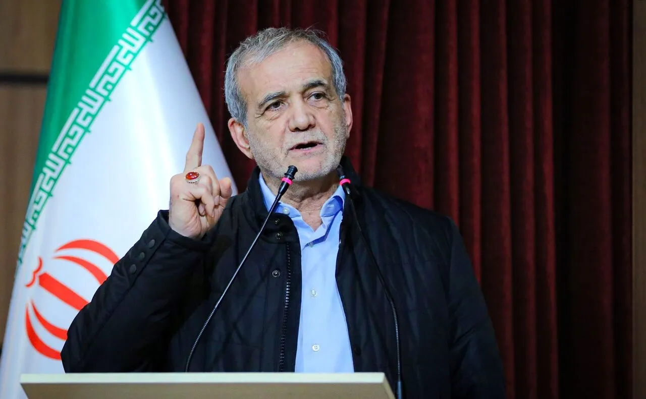 انتقاد تند پزشکیان از صداوسیما؛ القای شکاف میان دولت و نیروهای مسلح، حرف اسرائیل است انتقاد تند پزشکیان از صداوسیما؛ القای شکاف میان دولت و نیروهای مسلح، حرف اسرائیل است