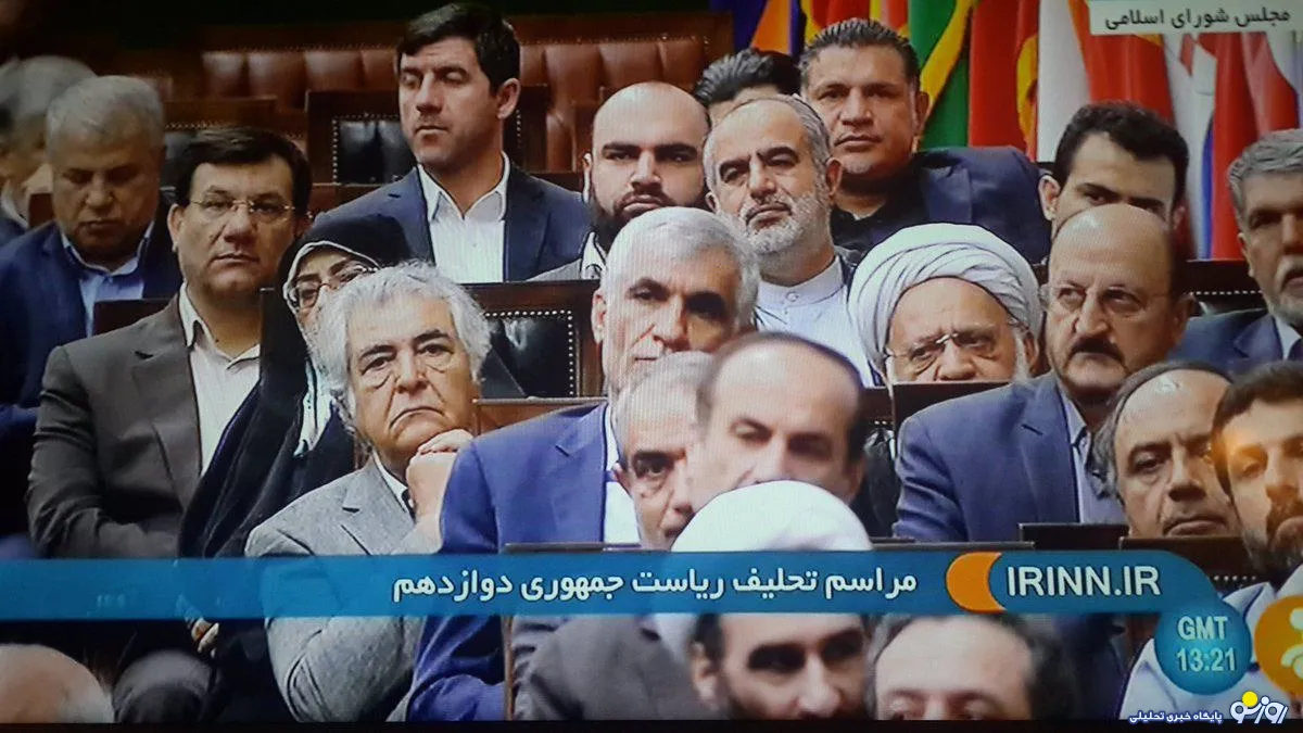 شکار تصویر بامزه مراسم تحلیف با هنرنمایی کریم باقری!