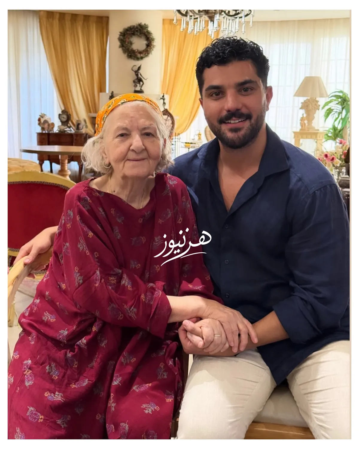 سینا مهراد در کنار مینا جعفرزاده