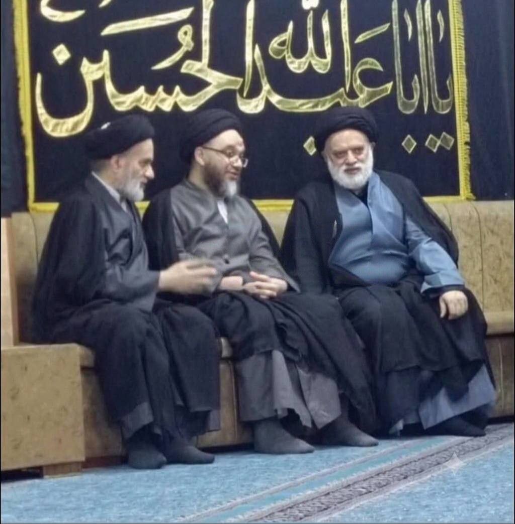 عکسی از فرزند ارشد رهبر انقلاب در کنار فرزندان آیت‌الله سیستانی