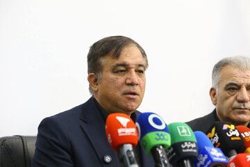 هواداران استقلال مضحکه آقای مدیر عامل؛ اشتباه کردم وعده باز شدن پنجره را دادم