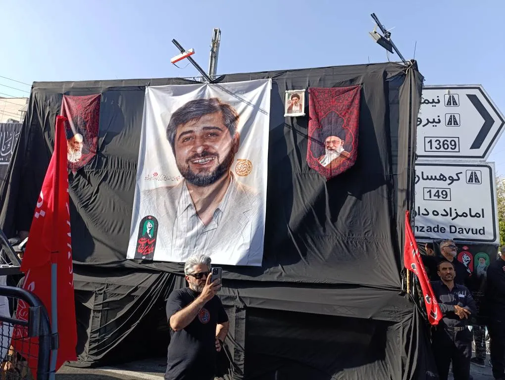 آغاز تشییع پیکر داماد رهبر شهید، در غرب تهران آغاز تشییع پیکر داماد رهبر شهید، در غرب تهران