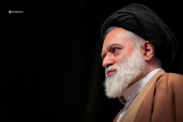 عکسی از فرزند ارشد رهبر انقلاب در کنار فرزندان آیت‌الله سیستانی