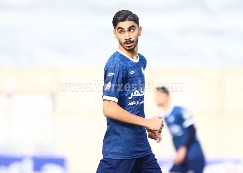 حضور مهاجم گل‌گهر در باشگاه پرسپولیس برای توافق نهایی