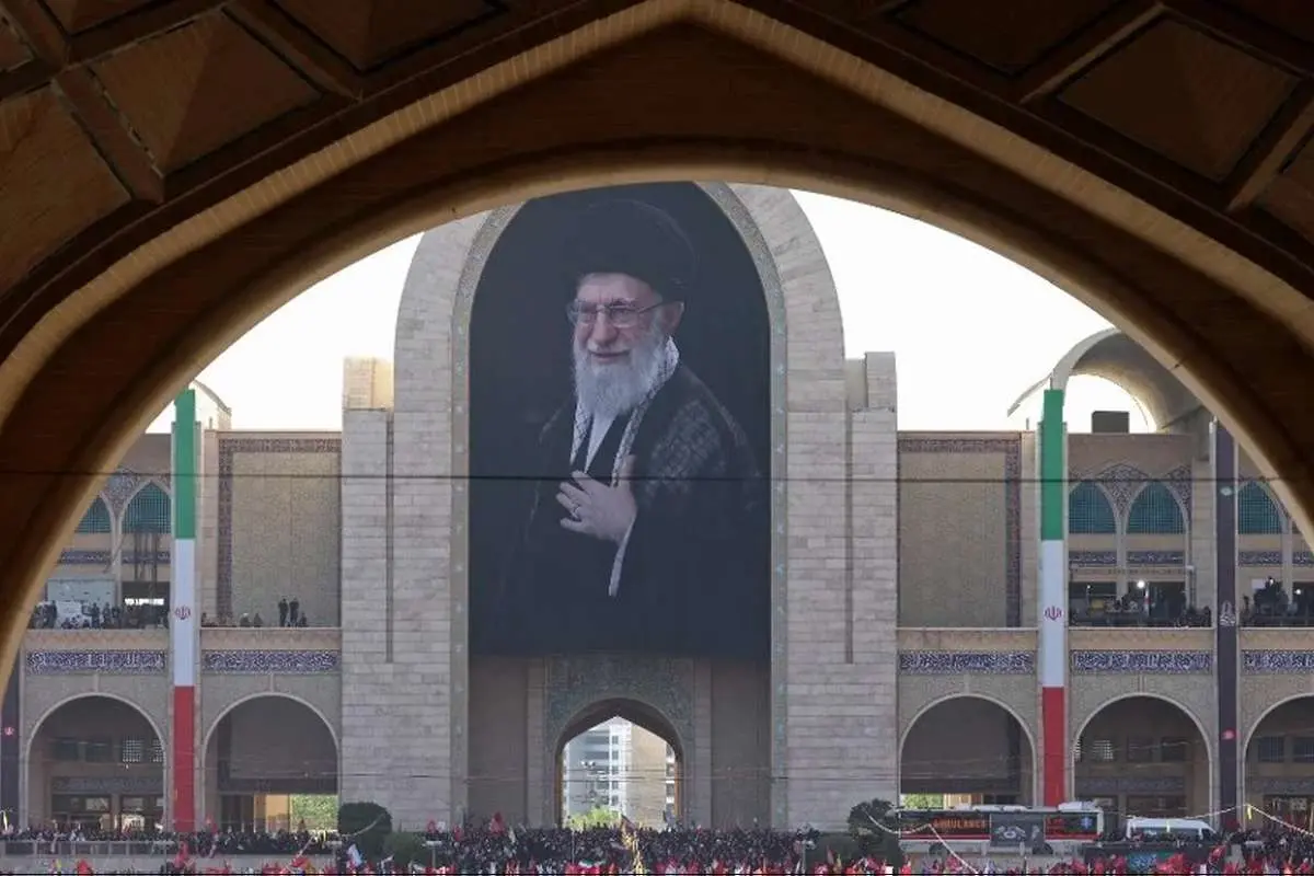 نشریه خارجی در خصوص آیههای تلاوت شده در حضور مهمانان خارجی در مراسم وداع با رهبر شهید چه نوشت؟ نشریه خارجی در خصوص آیههای تلاوت شده در حضور مهمانان خارجی در مراسم وداع با رهبر شهید چه نوشت؟